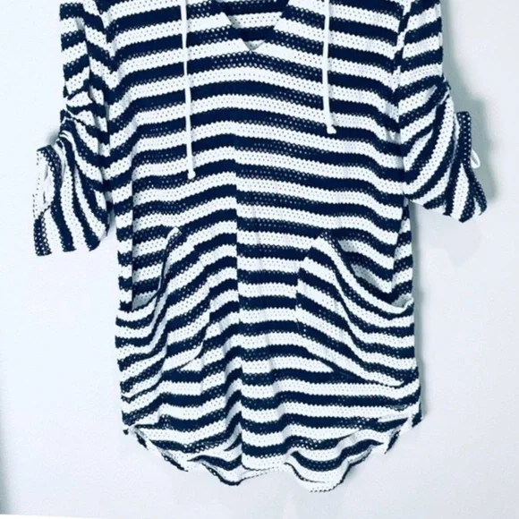 For Cynthia Blue and White 3/4
Sleeve Hoodie Beach Coverup
Womens Size Medium - Picture 4 of 7